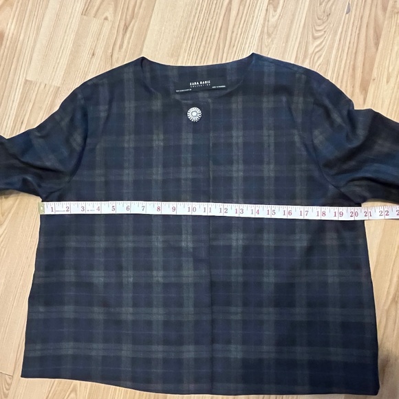 Zara "Black Watch'" (M) jacket with ruffle sleeves and rhinestone button - Picture 12 of 16